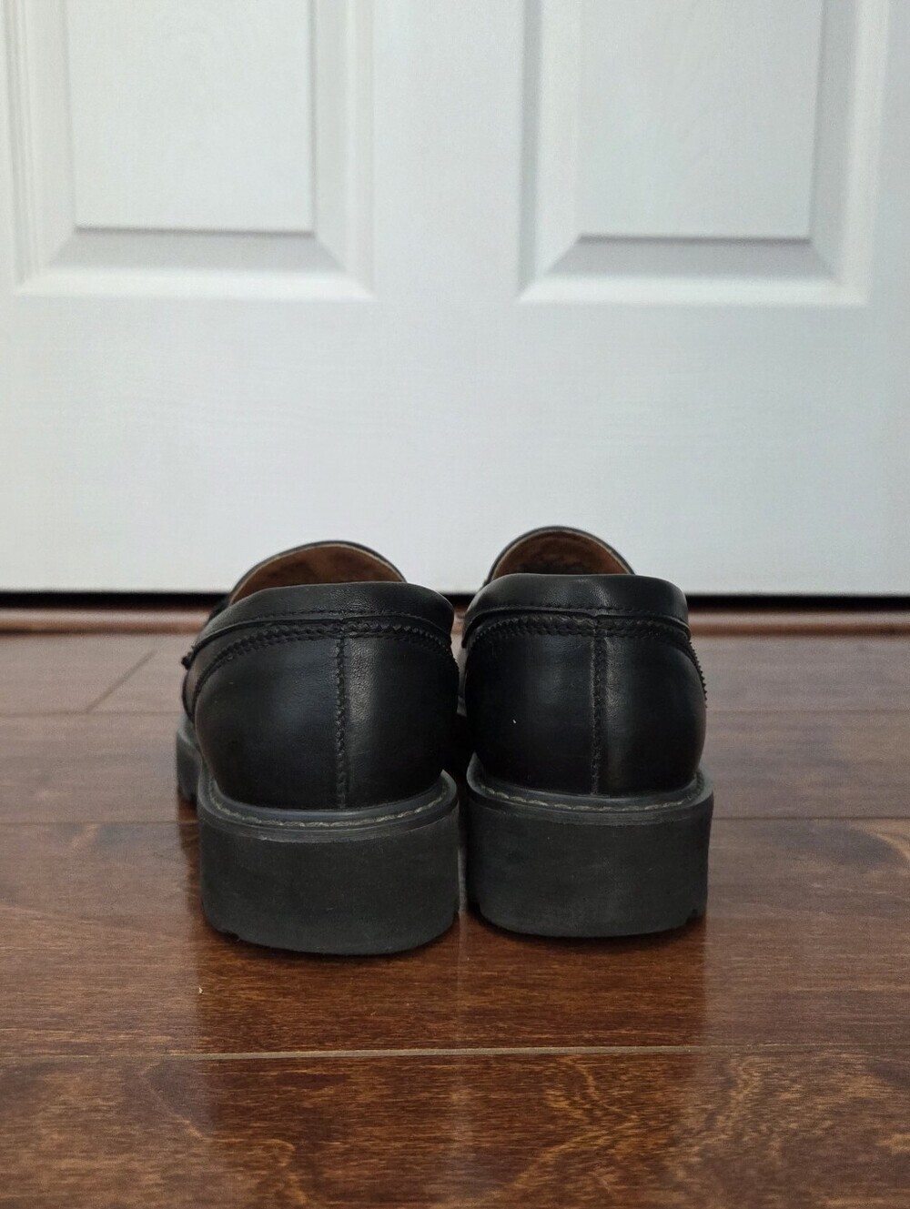 Flexi Women's Black Leather Tassel Lug Sole Slip On Loafers Size 6.5 - Picture 3 of 8